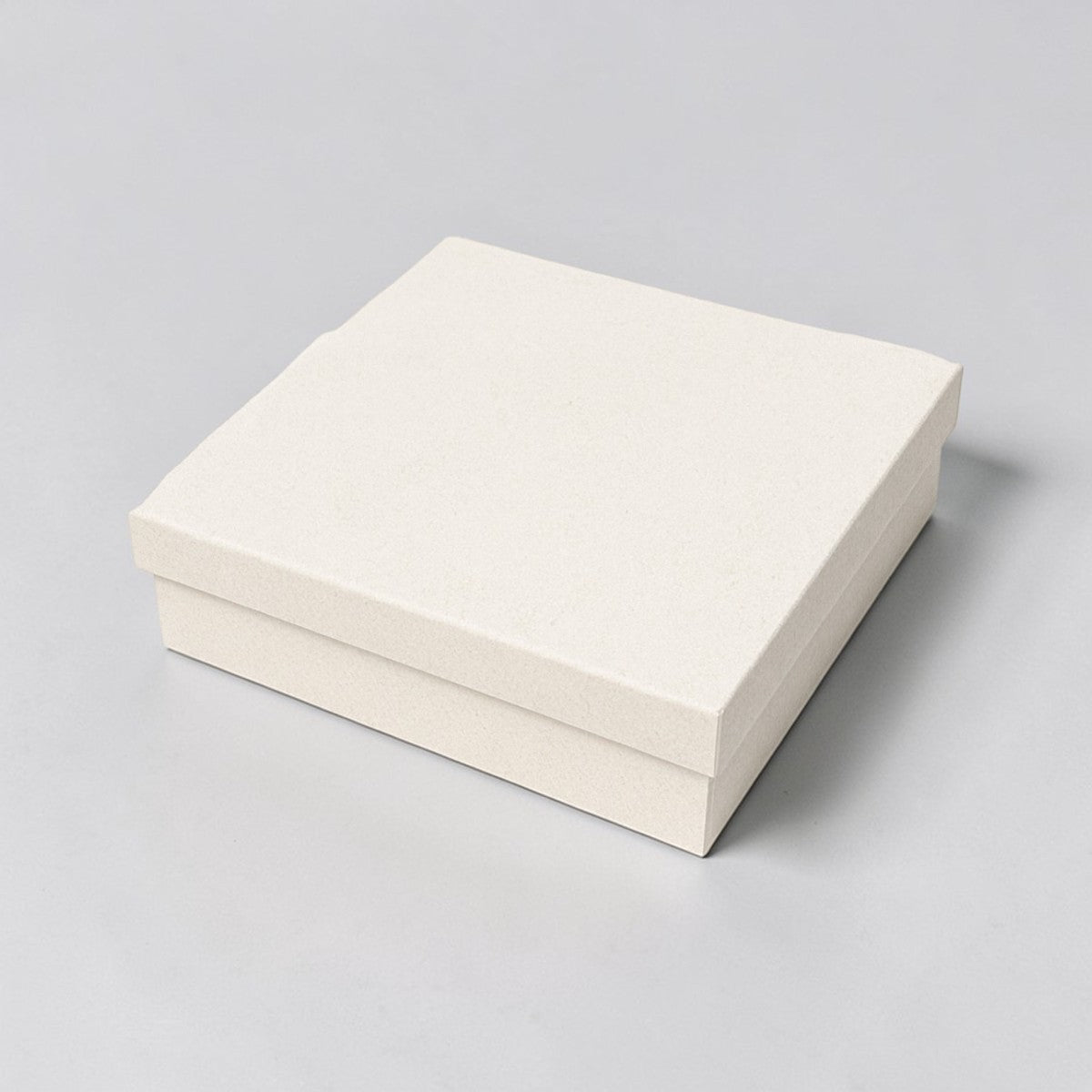 Stockka flat white rigid cardboard gift box with separate lid, ideal for shirts, gift sets, or branded items.