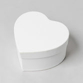 Stockka classic heart-shaped gift box in cream and tan, made of rigid cardboard with a laminated finish. Features a matching lid.