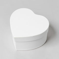 Stockka classic heart-shaped gift box in cream and tan, made of rigid cardboard with a laminated finish. Features a matching lid.