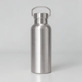 Stockka silver stainless steel insulated water bottle with D-ring handle, 800ml capacity, BPA-free.