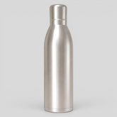 Stockka sleek silver stainless steel water bottle with a secure cap, ideal for keeping drinks cold or hot.