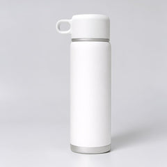 Stockka white stainless steel thermal bottle with double insulation and a round carrying lid, ideal for travel and daily use.