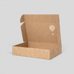 Stockka wide folding mailer box made of recycled cardboard with leaf pattern and logo detail.
