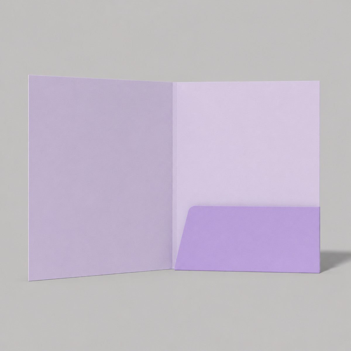 Stockka A4 document folder in light purple with an internal pocket, made of cardboard, ideal for business meetings and presentations.