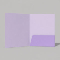 Stockka A4 document folder in light purple with an internal pocket, made of cardboard, ideal for business meetings and presentations.