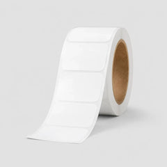 Stockka roll of blank white rectangular labels with rounded corners, ideal for product branding and packaging.