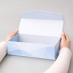 Stockka premium triangular lid gift box in light blue with abstract wave pattern, made of rigid cardboard with matte lamination.