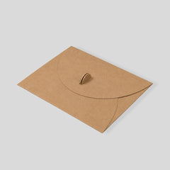Stockka brown kraft envelope with round closure and metal clip, ideal for invitations, certificates, and branding.