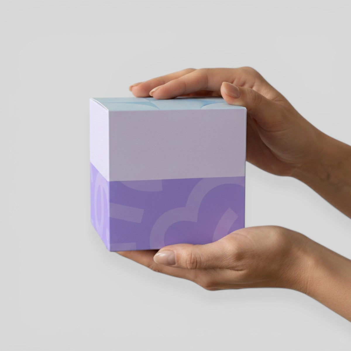 Stockka cubic gift box with top closure, two-tone purple and light blue with abstract pattern. Made of sturdy laminated cardboard.