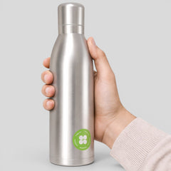 Stockka silver stainless steel reusable water bottle with hermetic seal, ideal for sports and daily use.