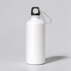 Stockka white aluminum water bottle with black screw-on lid and metal carabiner clip. Ideal for outdoor activities.