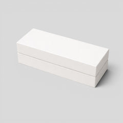 Stockka white jewelry box with magnetic closure, made of coated chromo paper and rigid cardboard.