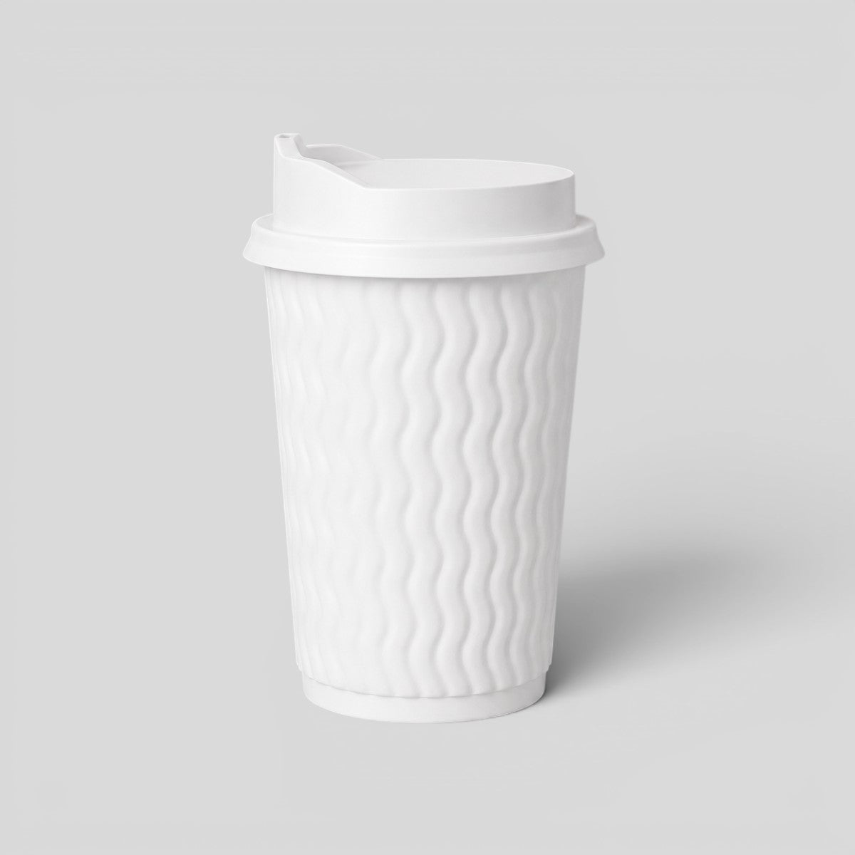 Stockka medium white corrugated kraft paper cup with black lid, ideal for coffee or tea.
