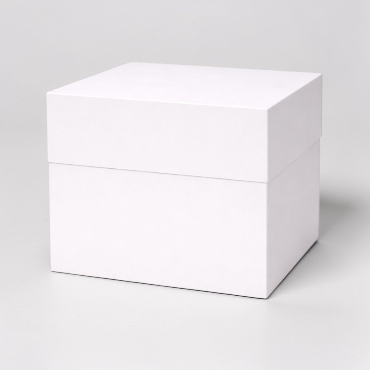 Stockka luxury white premium rigid cardboard gift box with removable lid, matte finish, 650gsm.