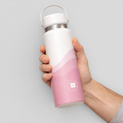 Stockka white and pink metal water bottle with a metal handle and a wave design. Ideal for sports or daily use.