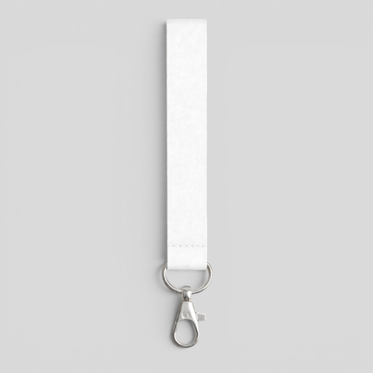 Stockka white polyester short lanyard with metal clip and D-ring for keys or USB drives.