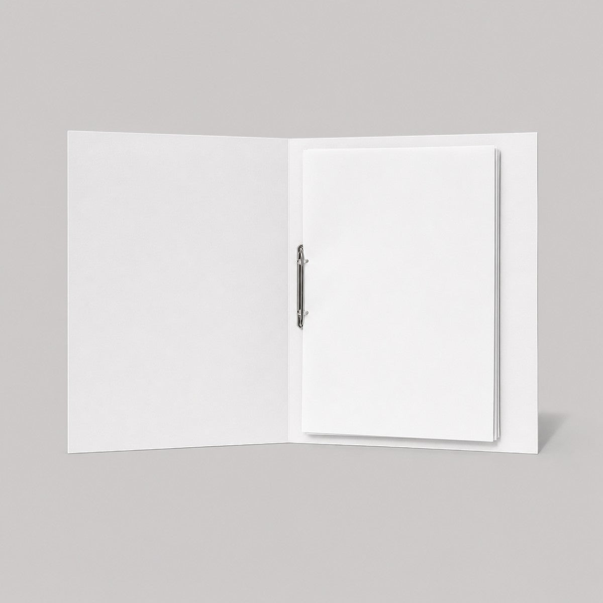 Stockka white portfolio binder with two pockets, made of laminated cardboard, for letter-size documents.