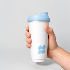 Stockka white stainless steel thermal mug with light blue screw-on lid and drinking spout. Double-walled for hot drinks.