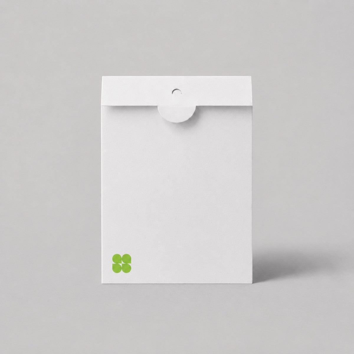 Stockka white 350gsm matte cardboard envelope with elegant round thumb-lock closure for invitations.